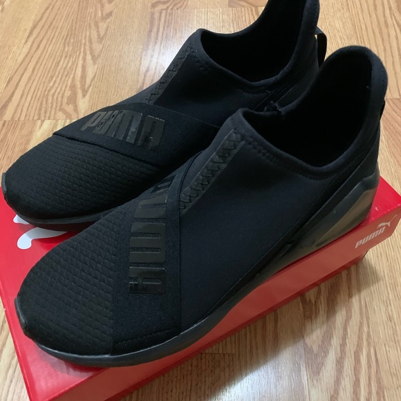 Puma slip on sneaker - Picture 1 of 5